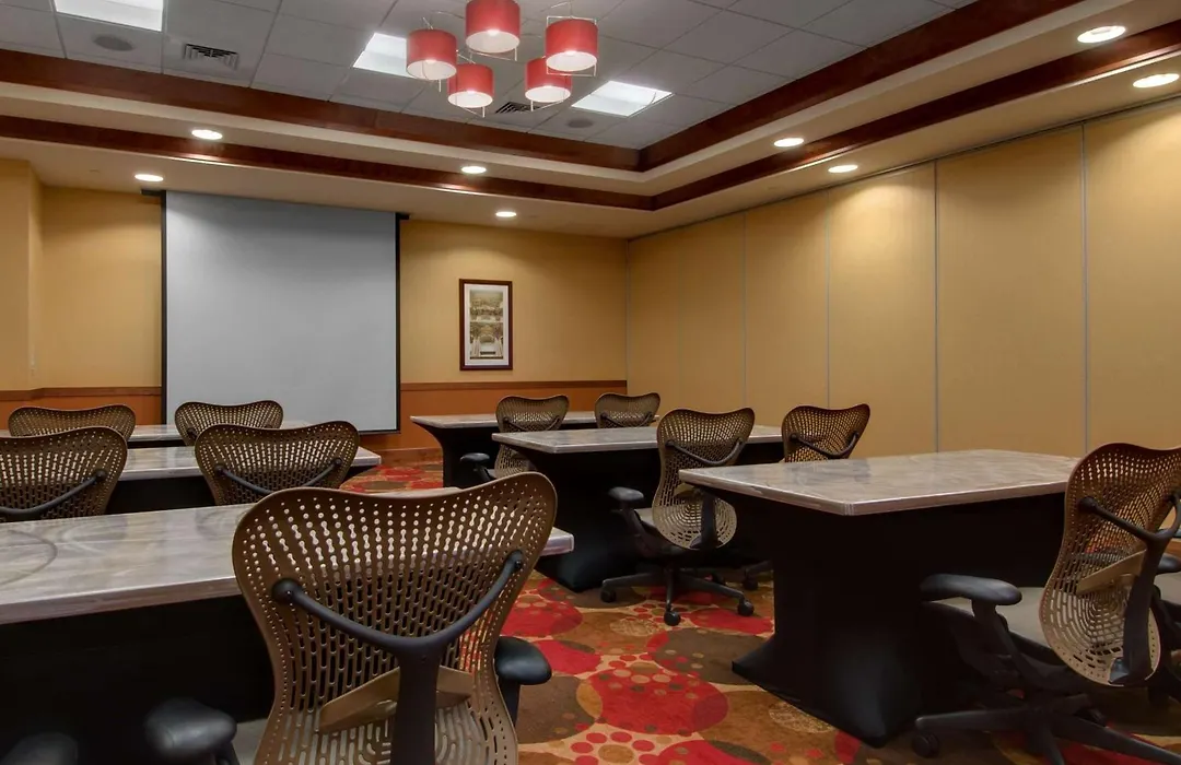 Hilton Garden Inn Milwaukee Airport-1