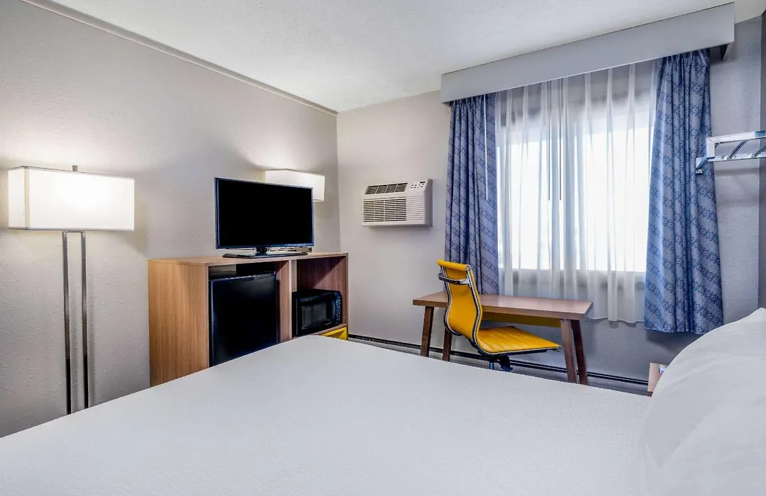 Days Inn By Wyndham Sioux Falls Airport-1