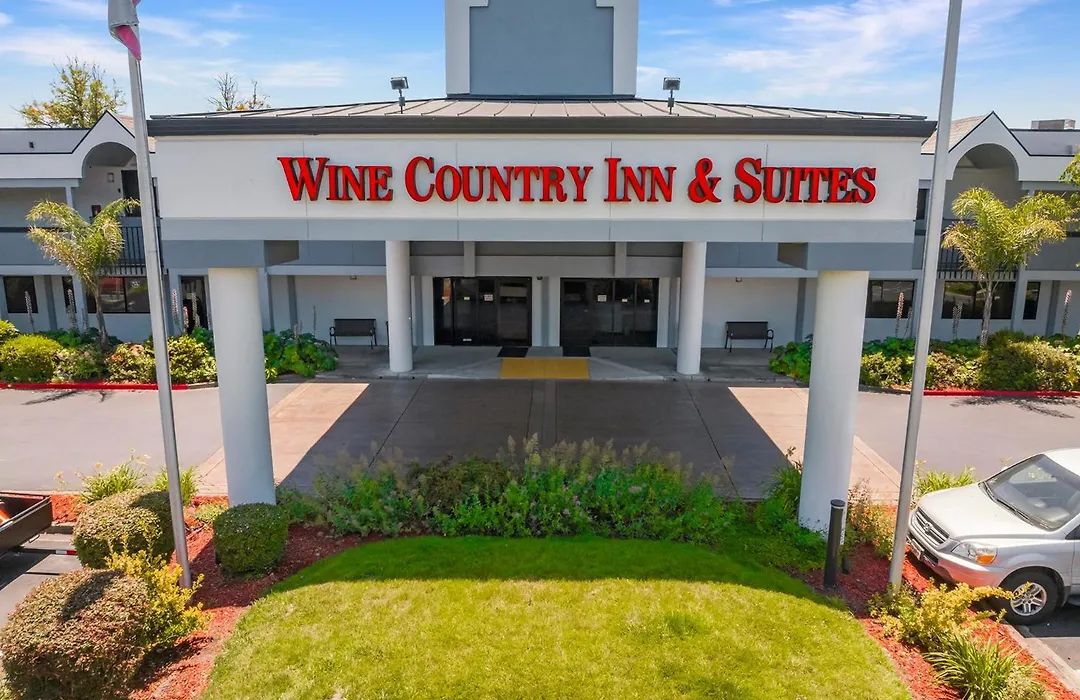 Best Western Plus Wine Country Inn & Suites-1