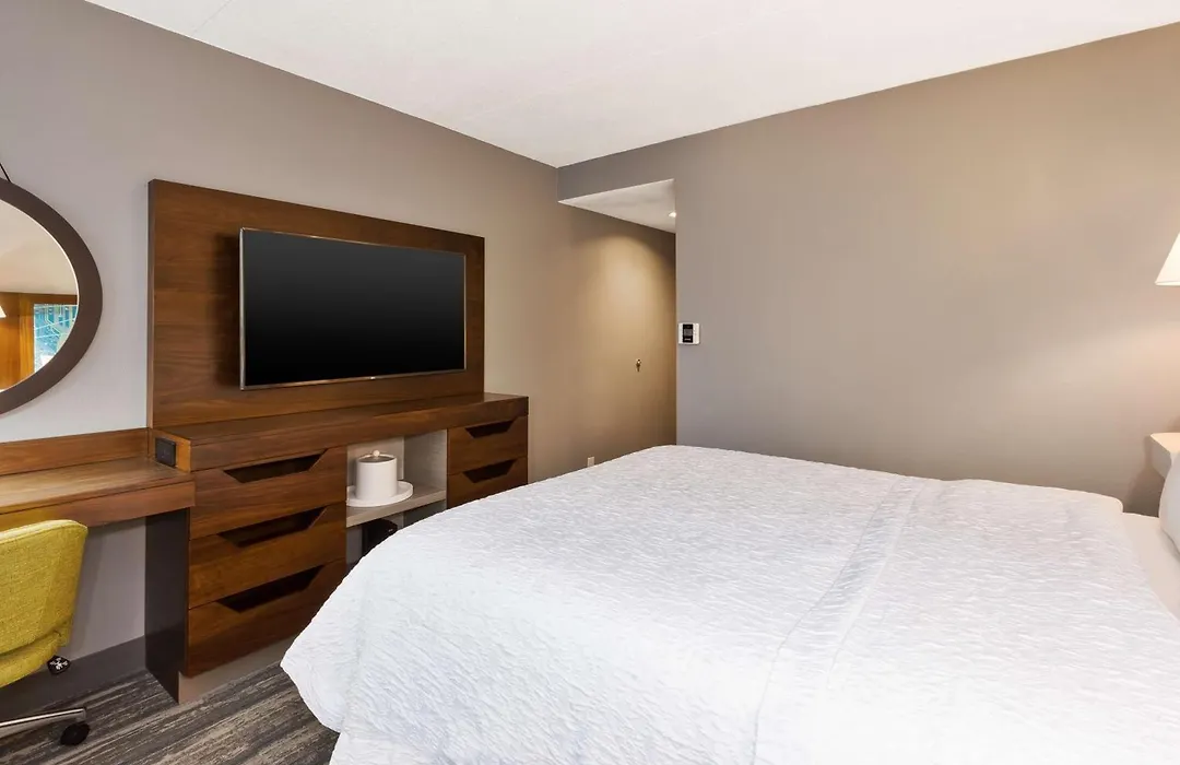 Hampton Inn Traverse City-1