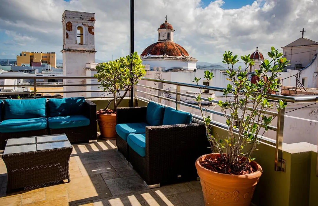 Decanter Hotel-1