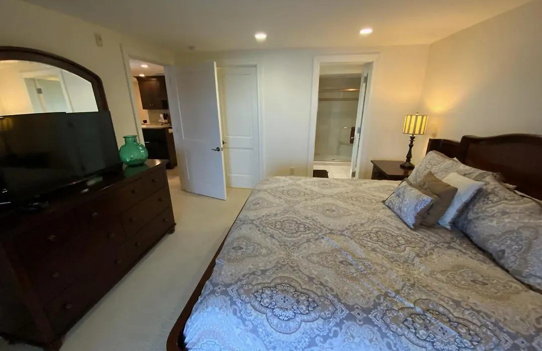 Spacious Furnished Suite At Peninsula Bay Resort-1