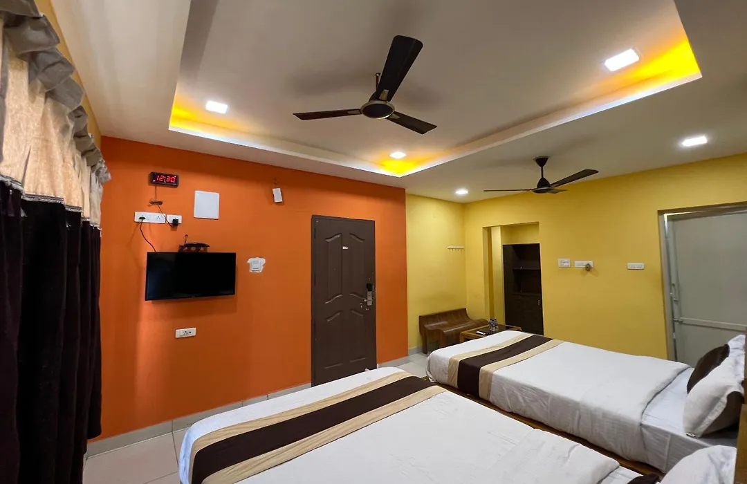 Le Hotel Host-1