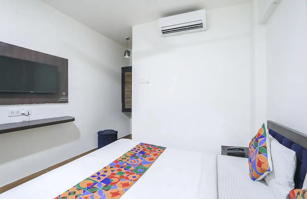 Fabhotel Leo Pride-1