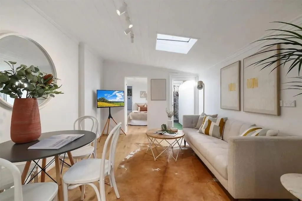 Balmain Central Cozy 3 Bed House-1
