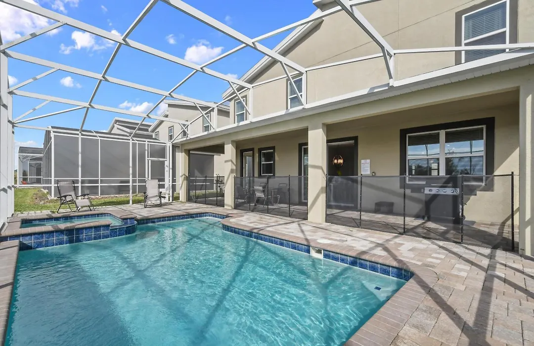Spacious Retreat With Pool, Spa & Themed Rooms-1