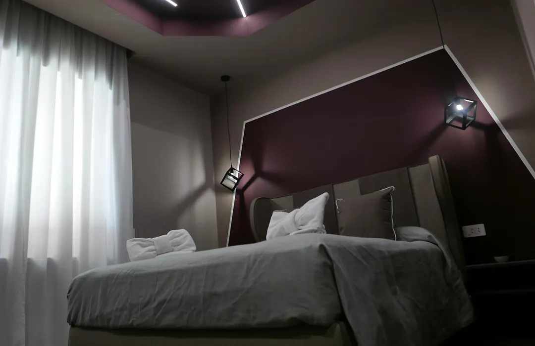 Re Lazzarone Suite-1