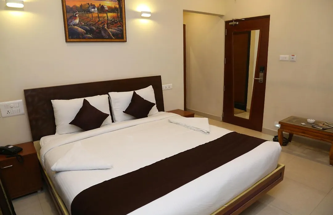 Hotel Skml Grand-1
