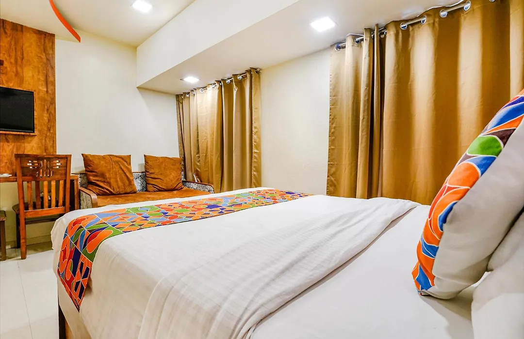 Fabhotel Amber Crop Inn-1