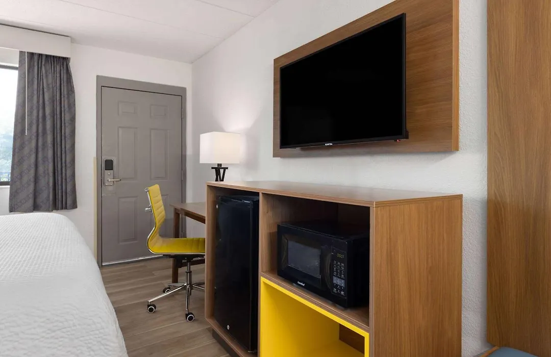 Day'S Inn & Suites By Wyndham Indianapolis Airport East-1
