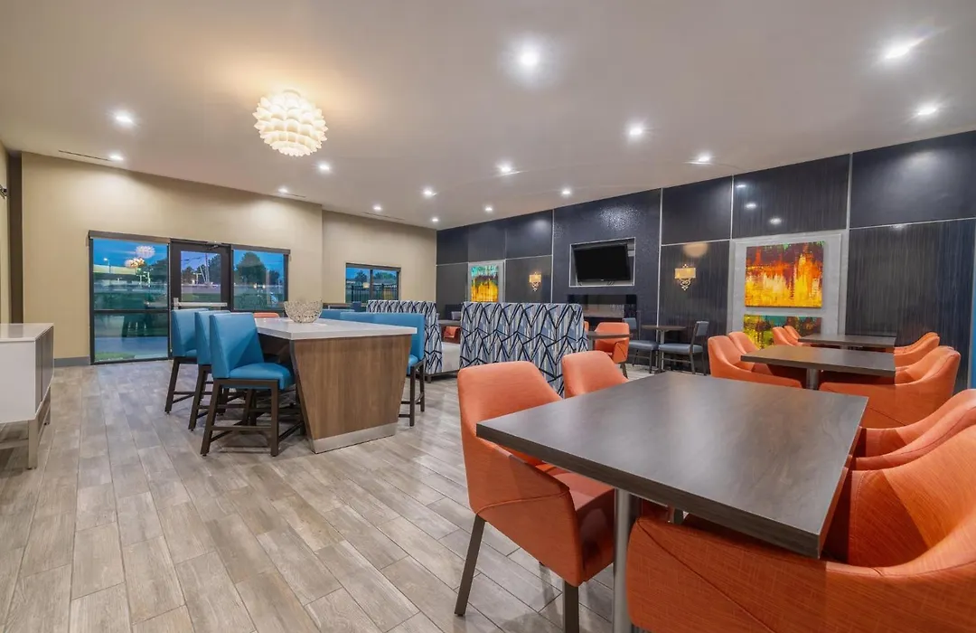 Holiday Inn Express & Suites Kansas City Airport By Ihg-1
