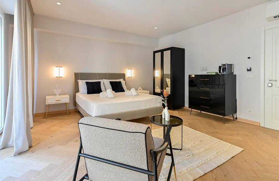 The Old Palace- Luxury Suites Signoria-1