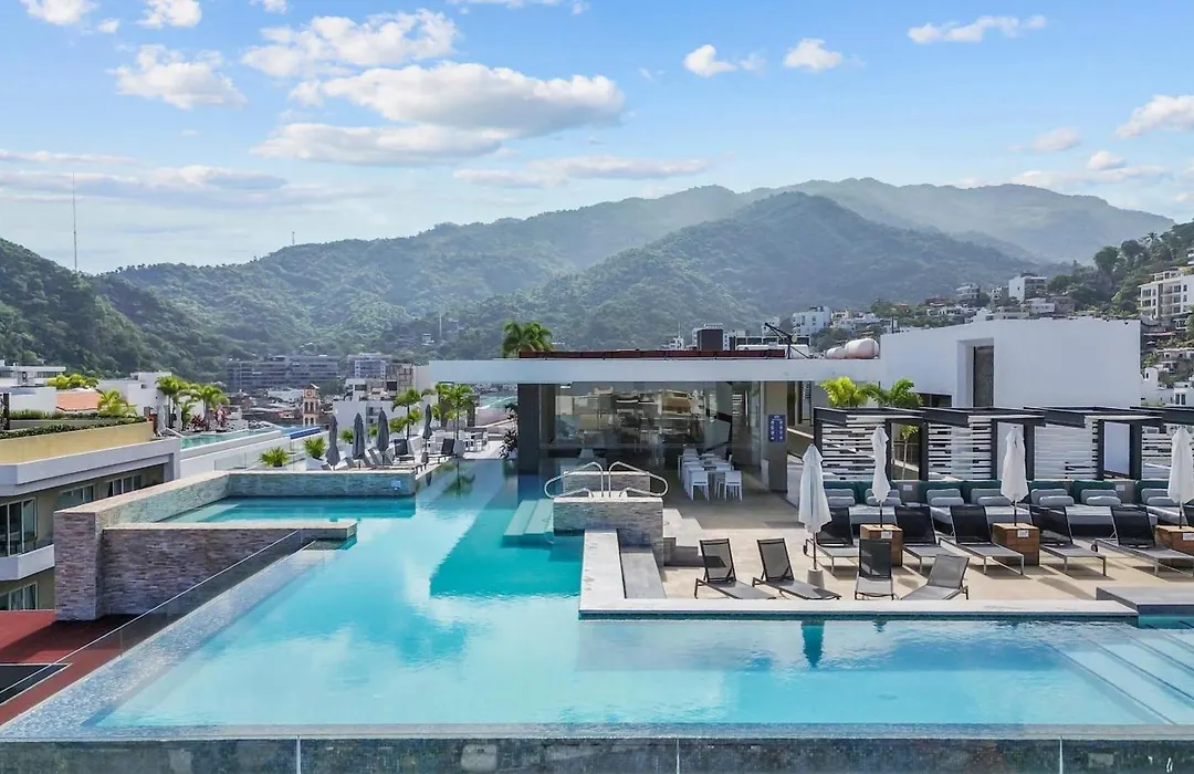 Rooftop Pool, Bar And Gym, Romantic Zone Stay-1