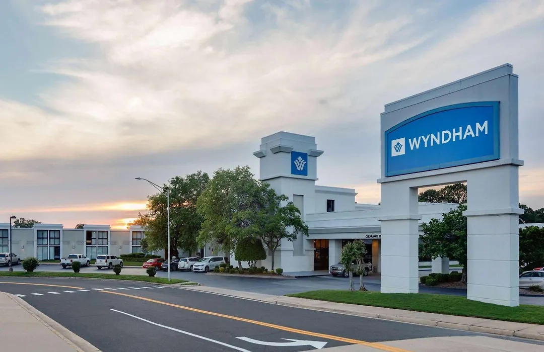 Wyndham Riverfront Hotel-1