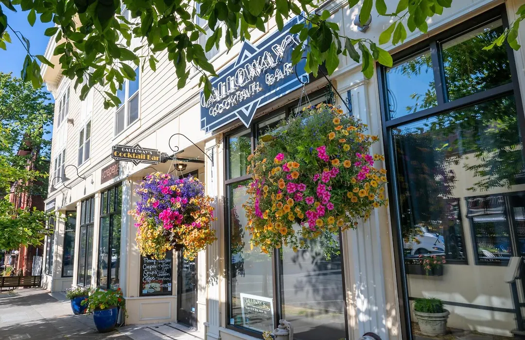 Fairhaven Village Inn-1