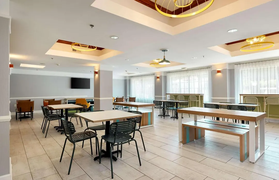 Spark By Hilton Savannah Airport-1