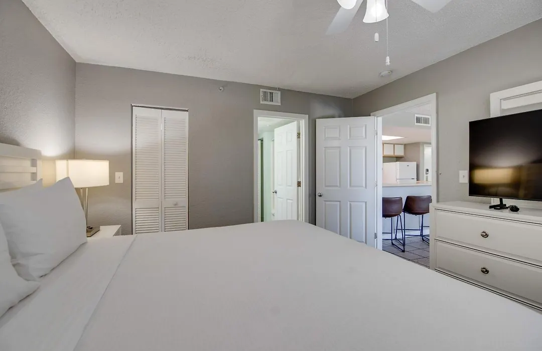 The Barbados -Bright Condo W Pool-1