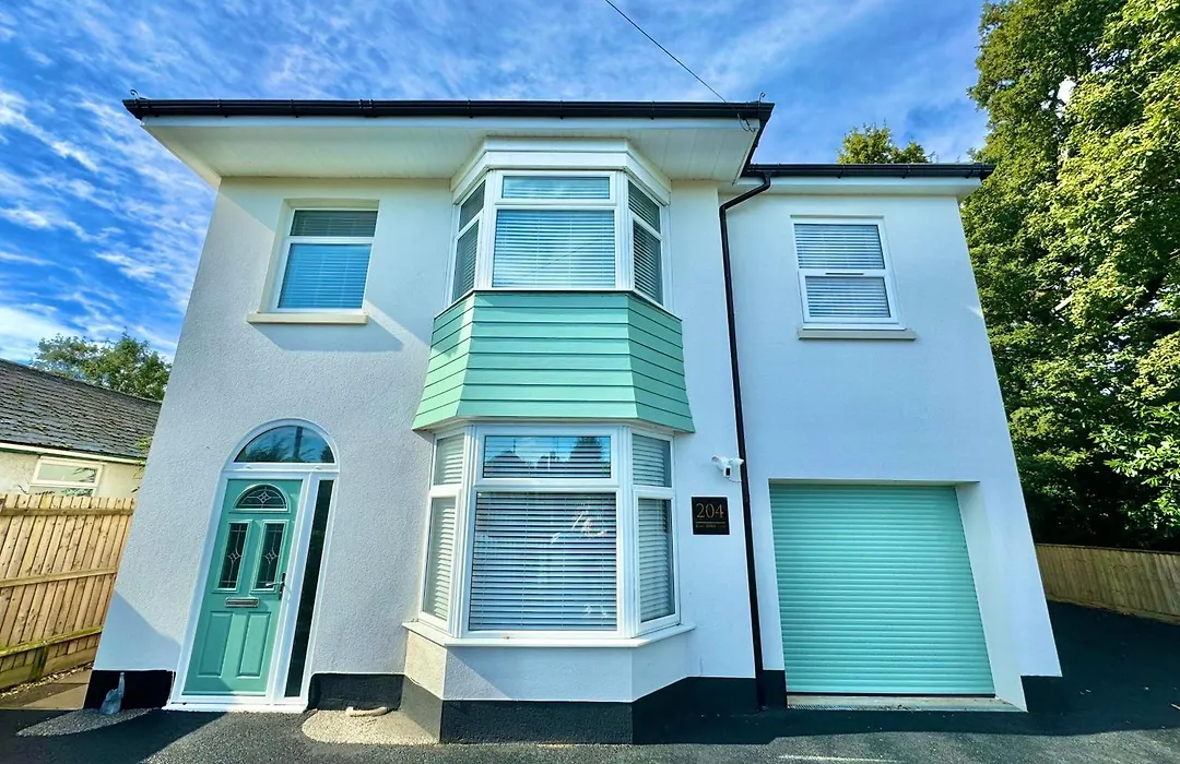 5 Bedroom House - Large Garden With Hot Tub - Sleeps 11 - Close To Beach - Free Parking-1