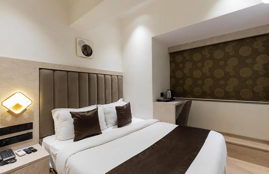 Hotel Larmont Luxury-1