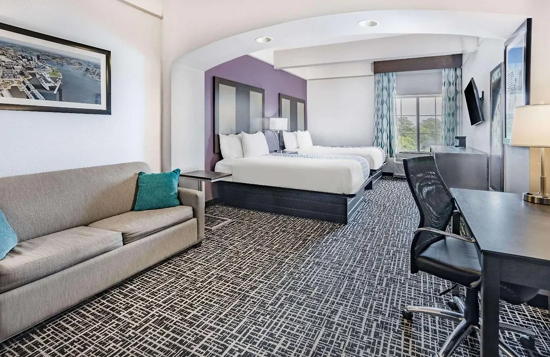 La Quinta Inn & Suites By Wyndham Norfolk-1