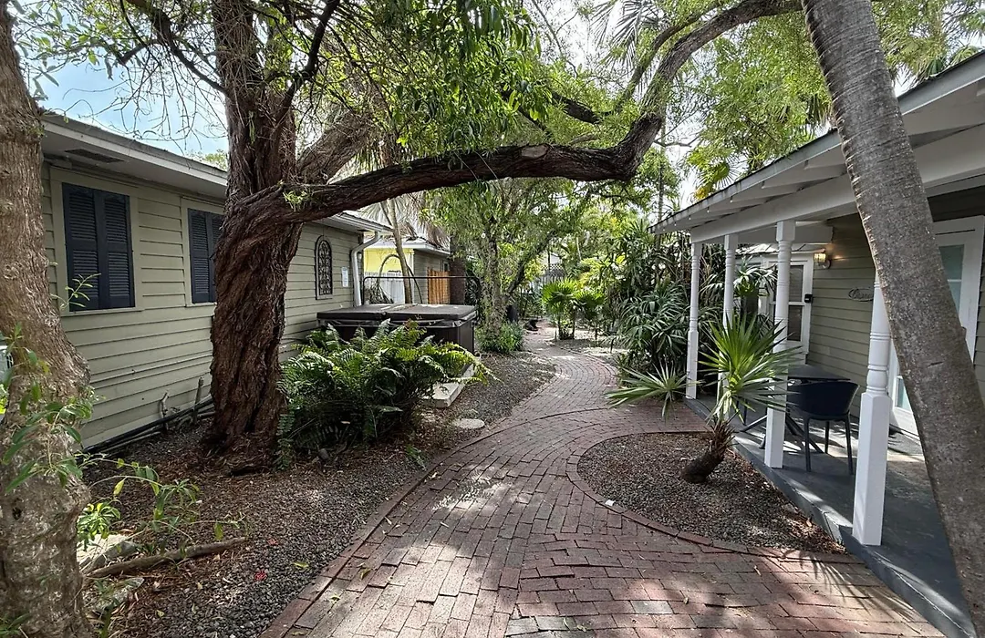 Seagull Suite | Inviting Studio, Steps From Duval-1