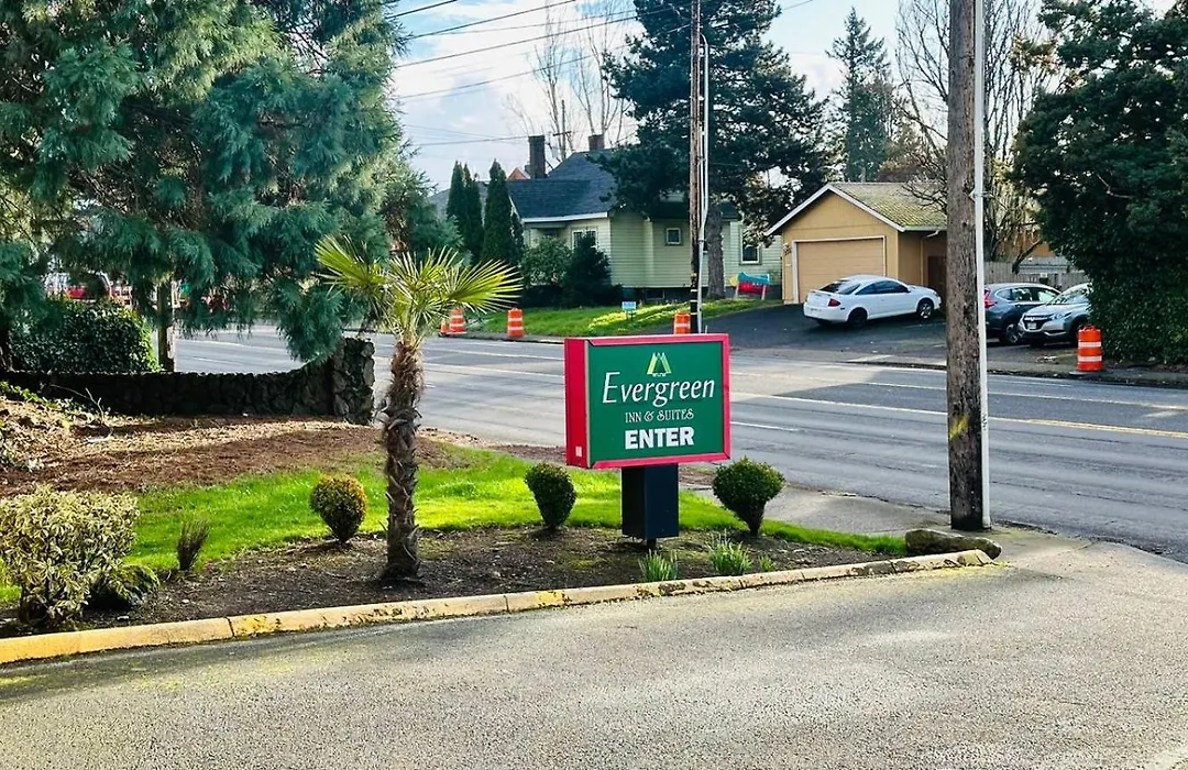 Evergreen Inn & Suites Portland (Adults Only)-1
