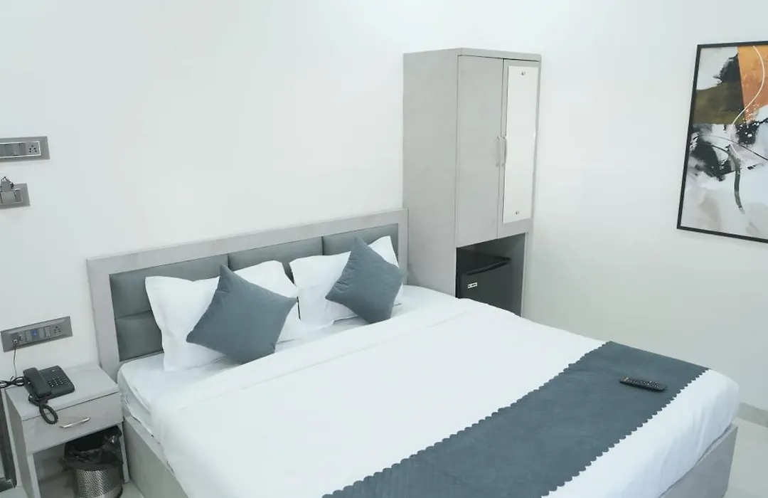 Hotel Sky City-1