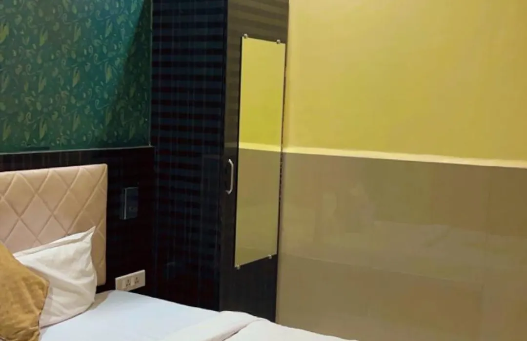 Hotel Avenue Near T-2 International Airport Mumbai-1
