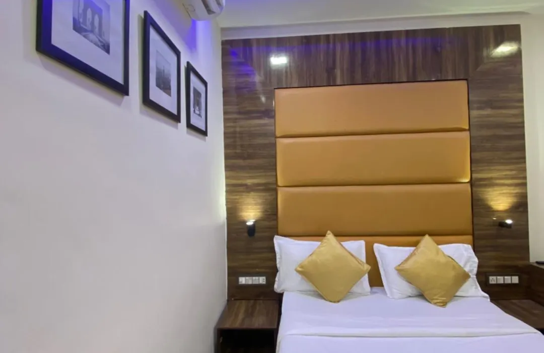 Hotel Blue Wellington - Near Mumbai Airport-1