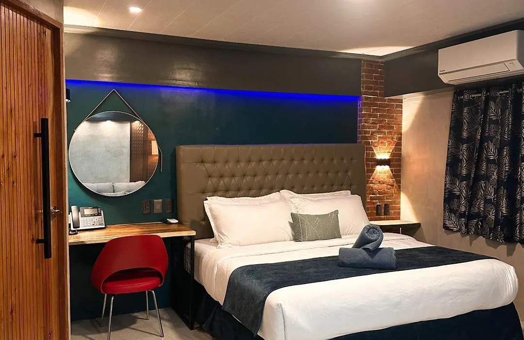 Blue Tulip - Rooms With Jacuzzi-1