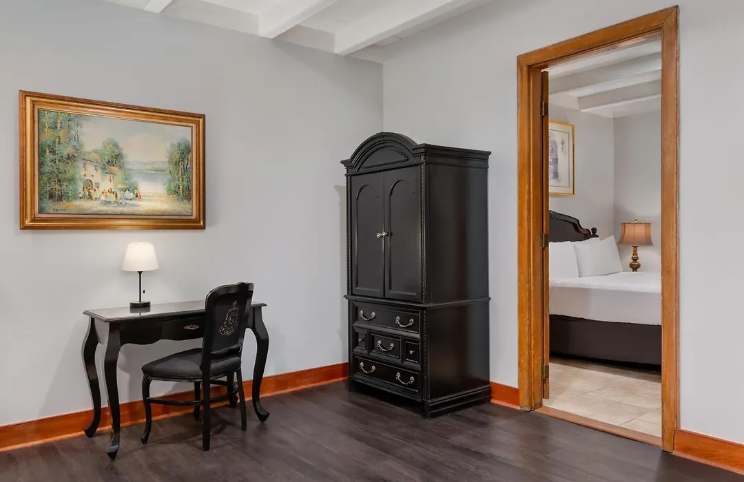 Chateau Hotel-1