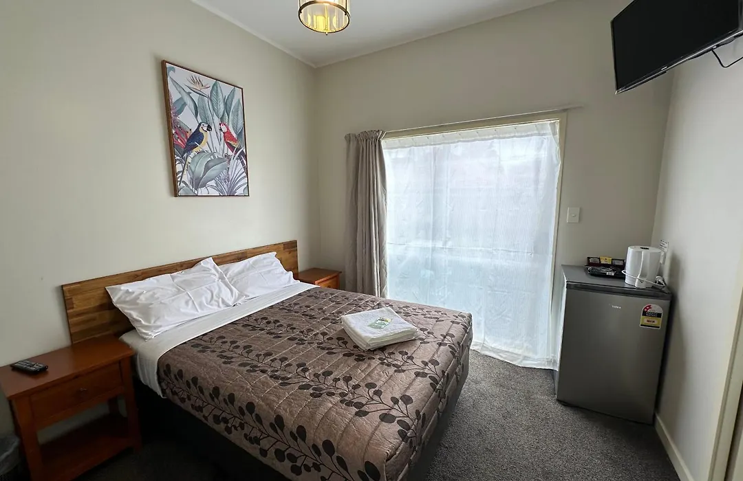Airport Westney Lodge-1