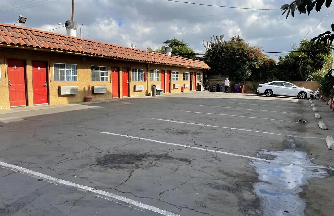 Uptown Inn-1