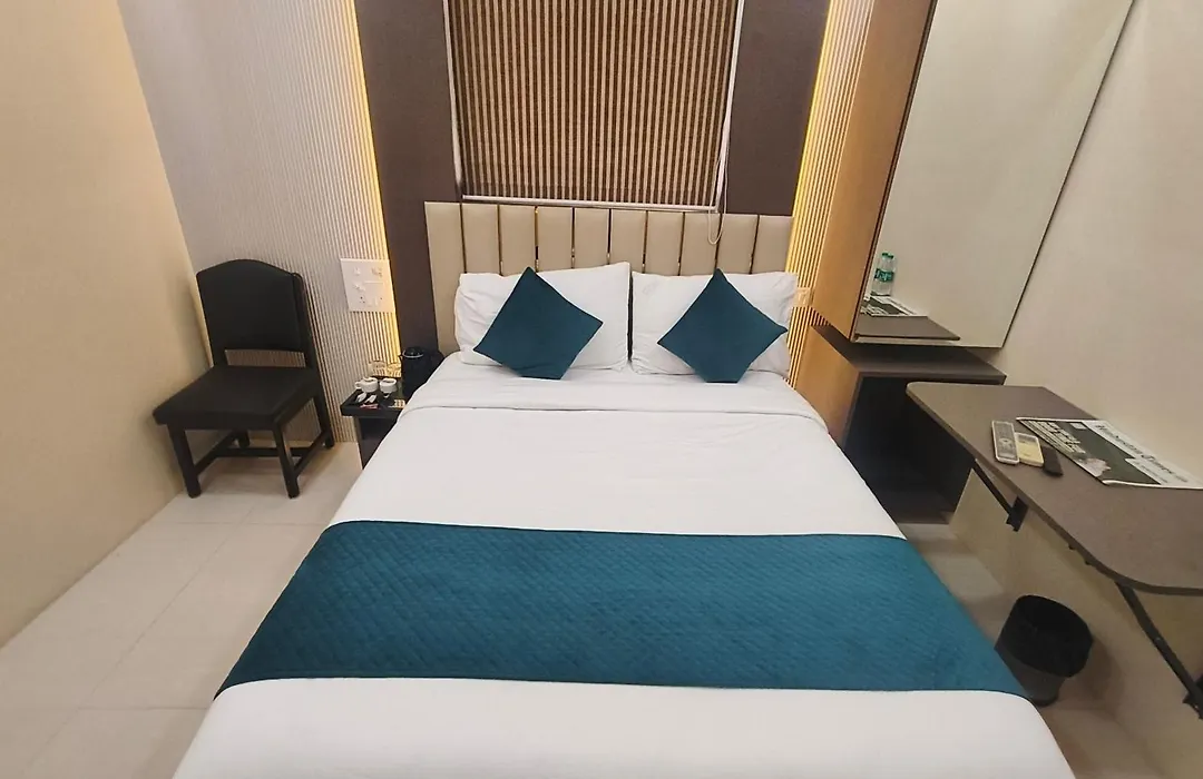 Hotel Triton Sion - Near Us Embassy - Hotel Near Bkc-1