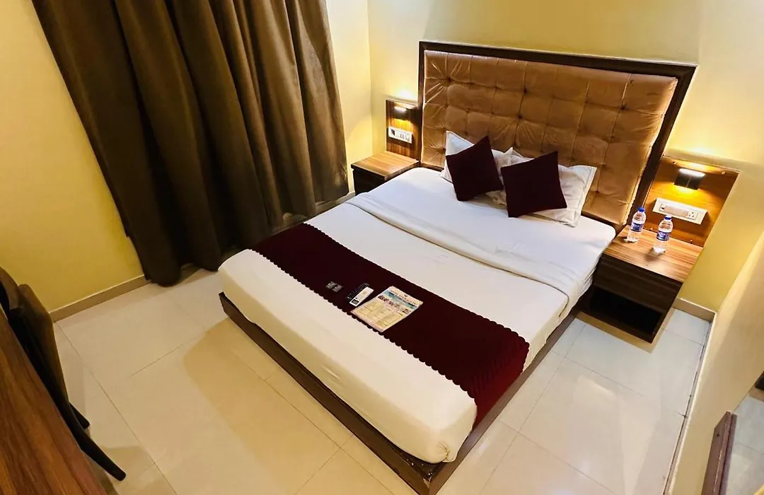 Hotel Emerald Inn-1