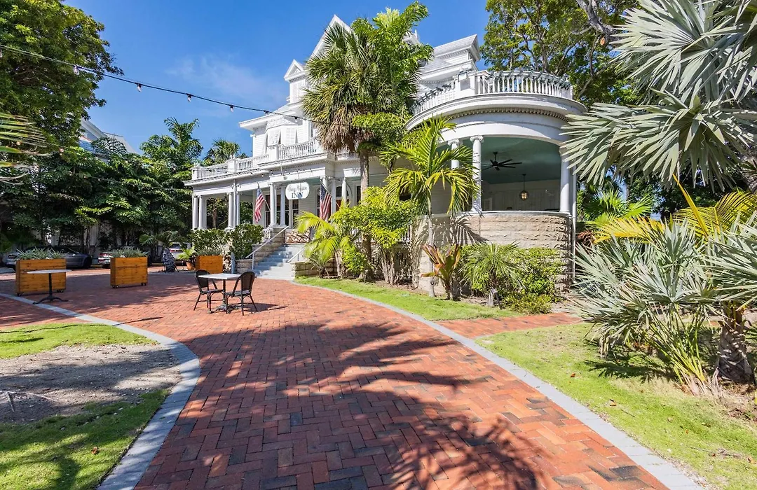 Classic King- Curry Mansion With Heated Pool!-1