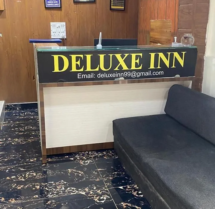 Deluxe Inn - Near Kokilaben Dhirubhai Ambani Hospital-1