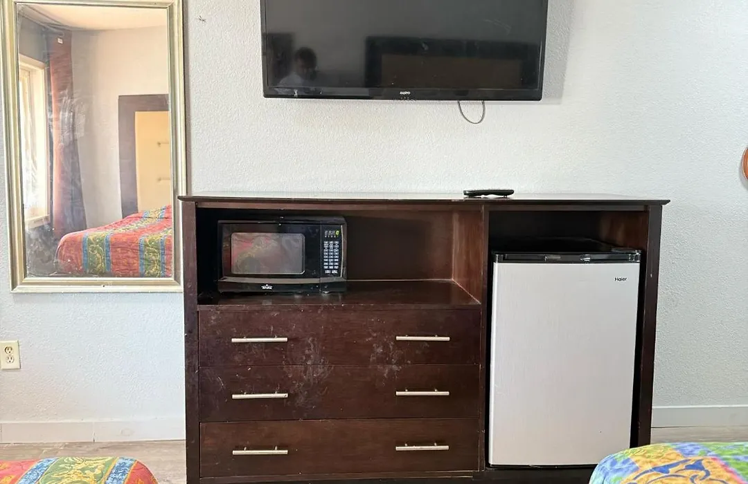Blisspoint Inn Fka Motel 6T7-1