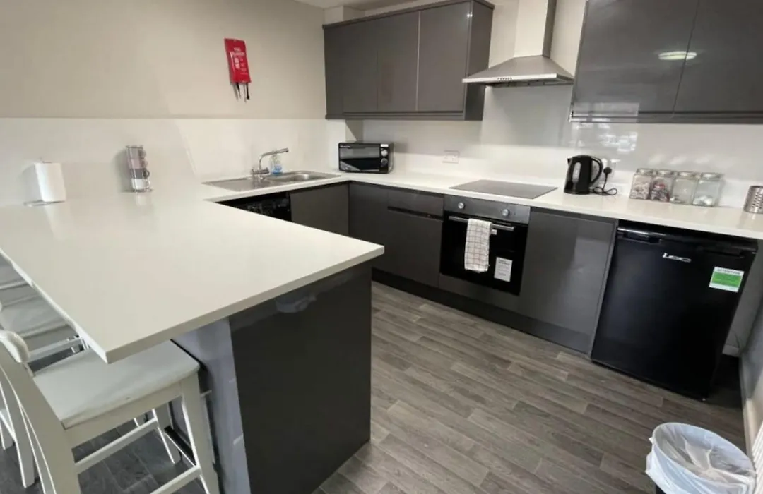 Ryan I Air I Bnb - 102 Mill Street - Free Parking-1