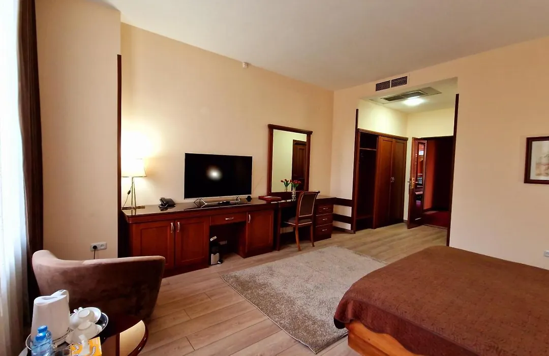 Ararat Hotel-1