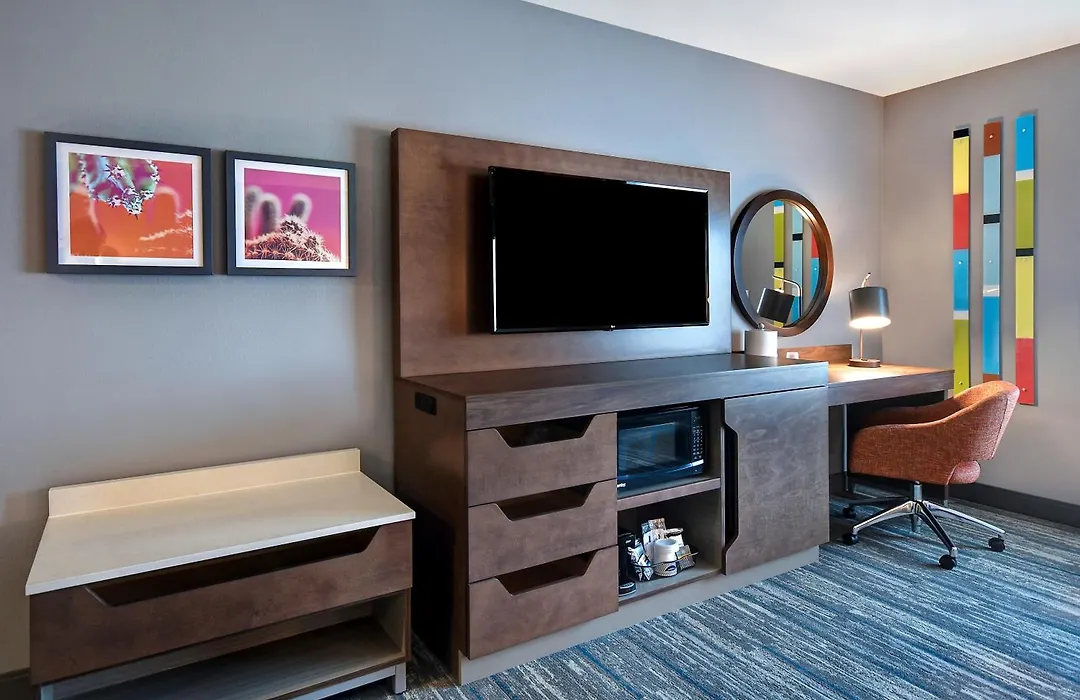 Hampton Inn & Suites Las Vegas Convention Center - No Resort Fee-1