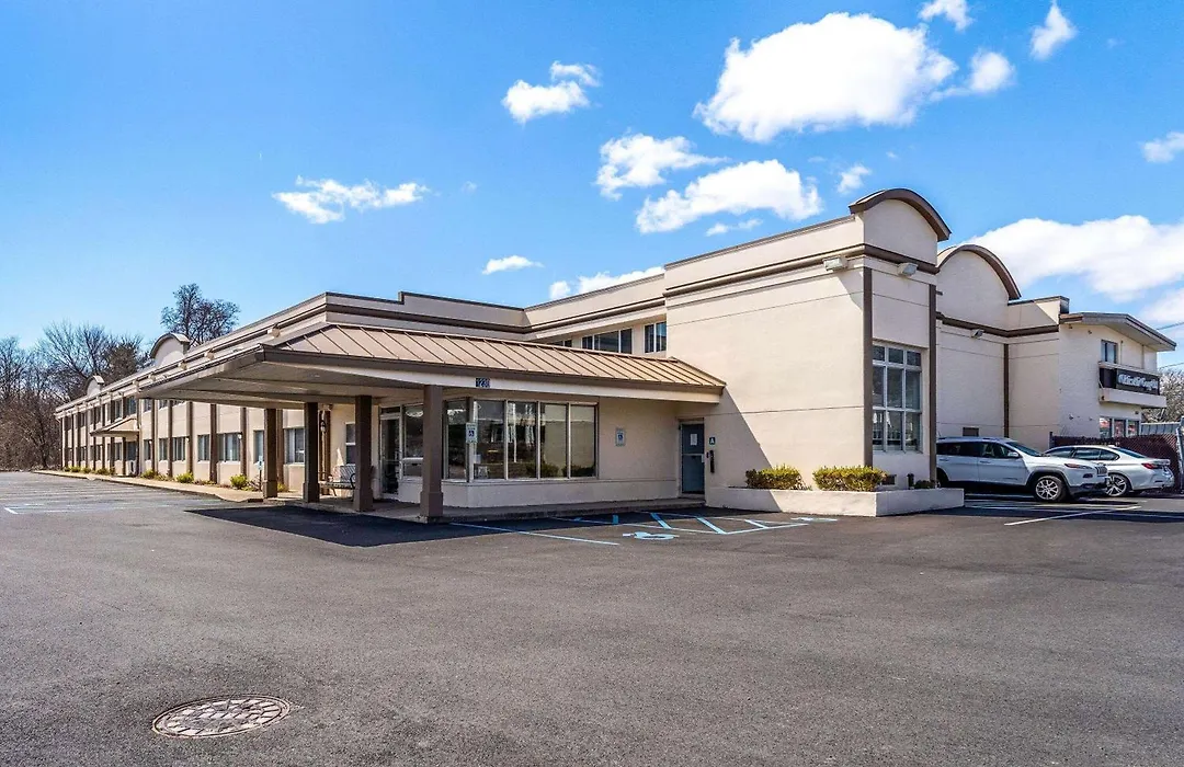 Days Inn By Wyndham Albany Suny-1