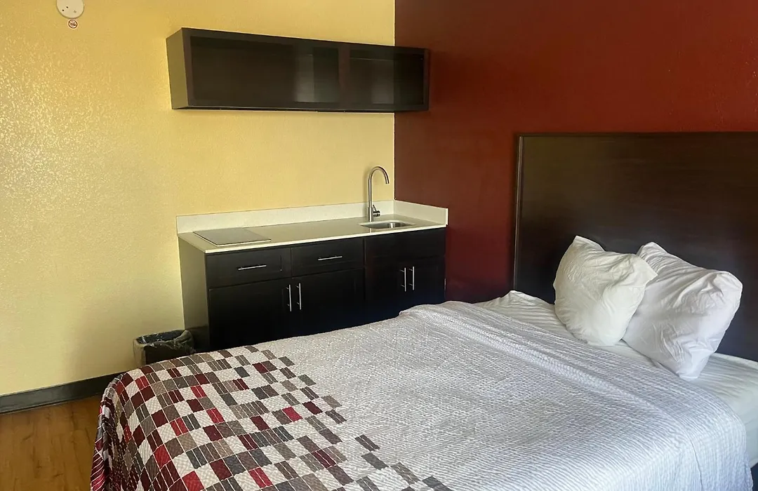 Red Roof Inn & Suites Indianapolis Airport-1