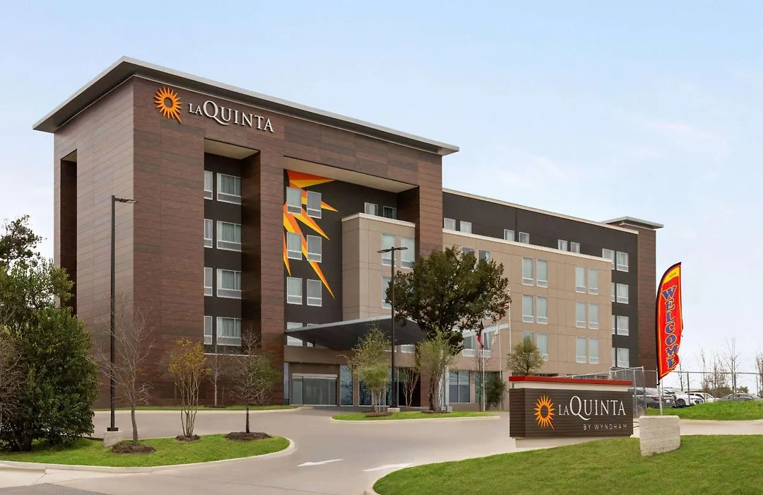 La Quinta Inn & Suites By Wyndham Austin South-1