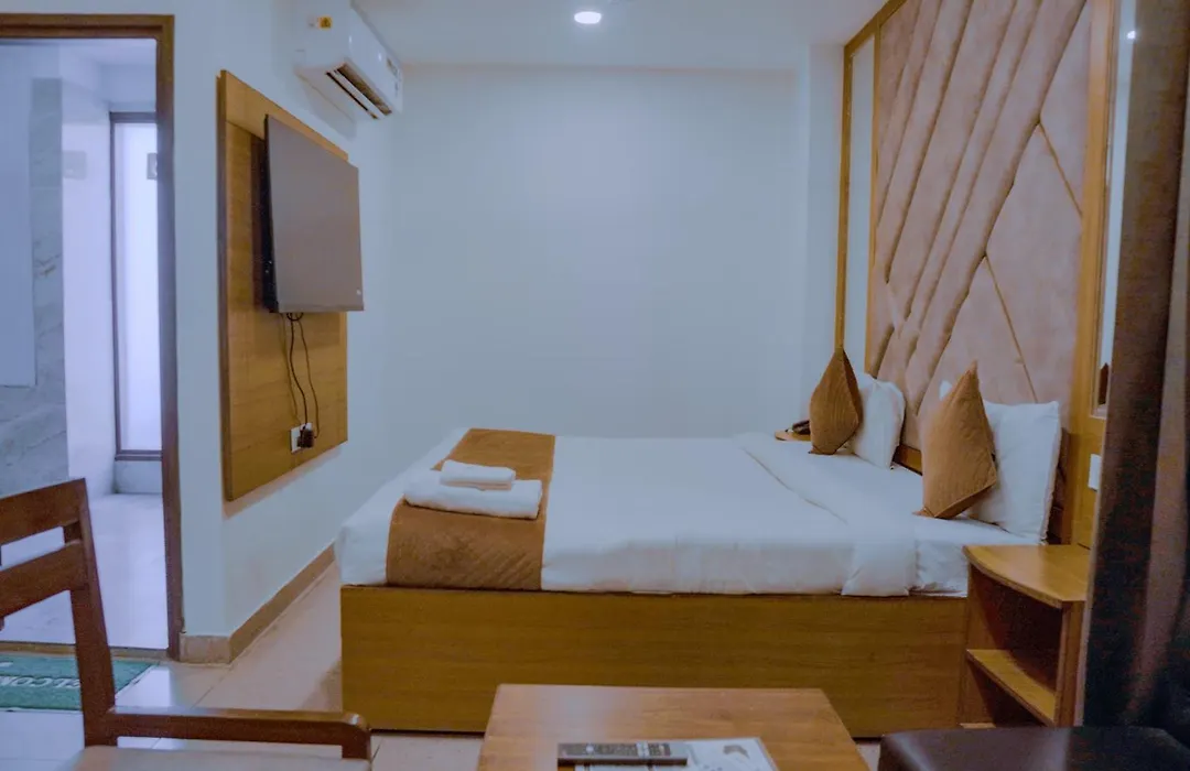 Hotel Lake View - Near Sukhna Lake-1