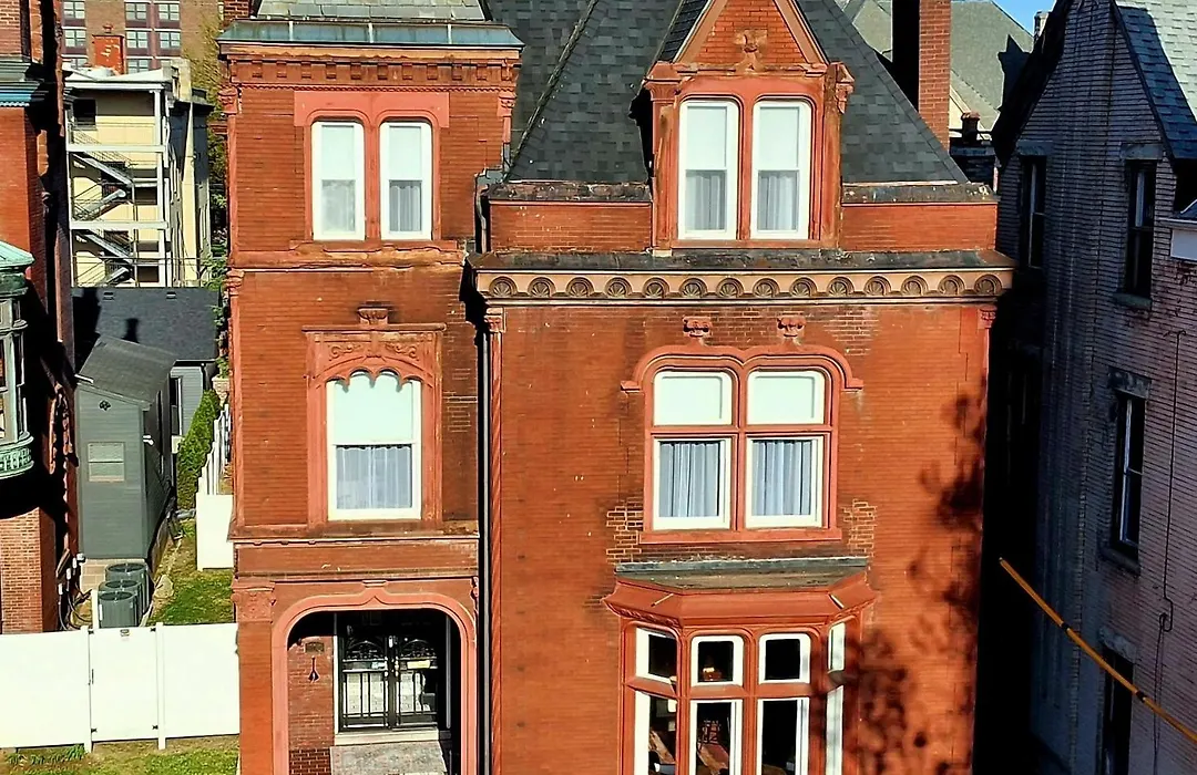 Bourbon Barrel Inn Bed & Breakfast-1
