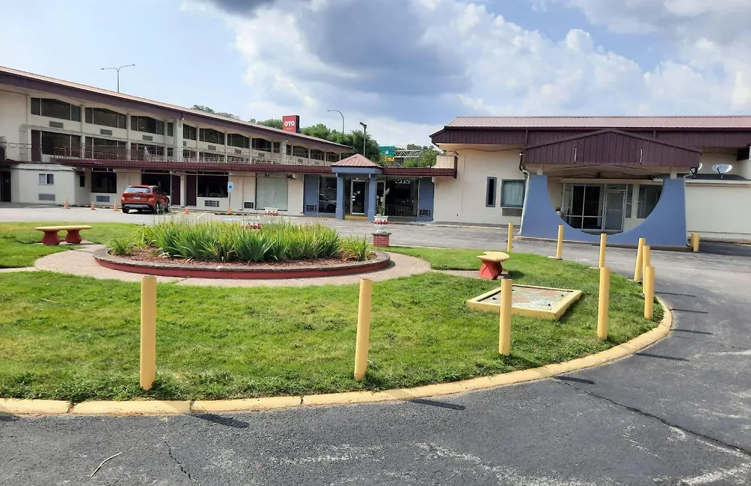 Americas Best Value Inn Moline-1