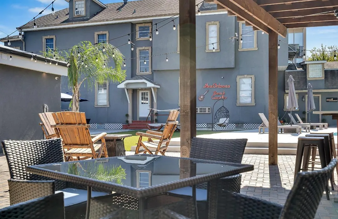 Sleeps 24-Spacious Suites Near Fq W Pool-1