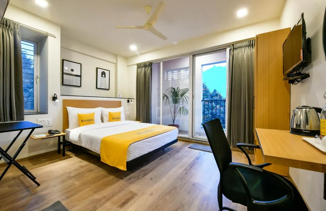 Hotel Banzai Rooms-1