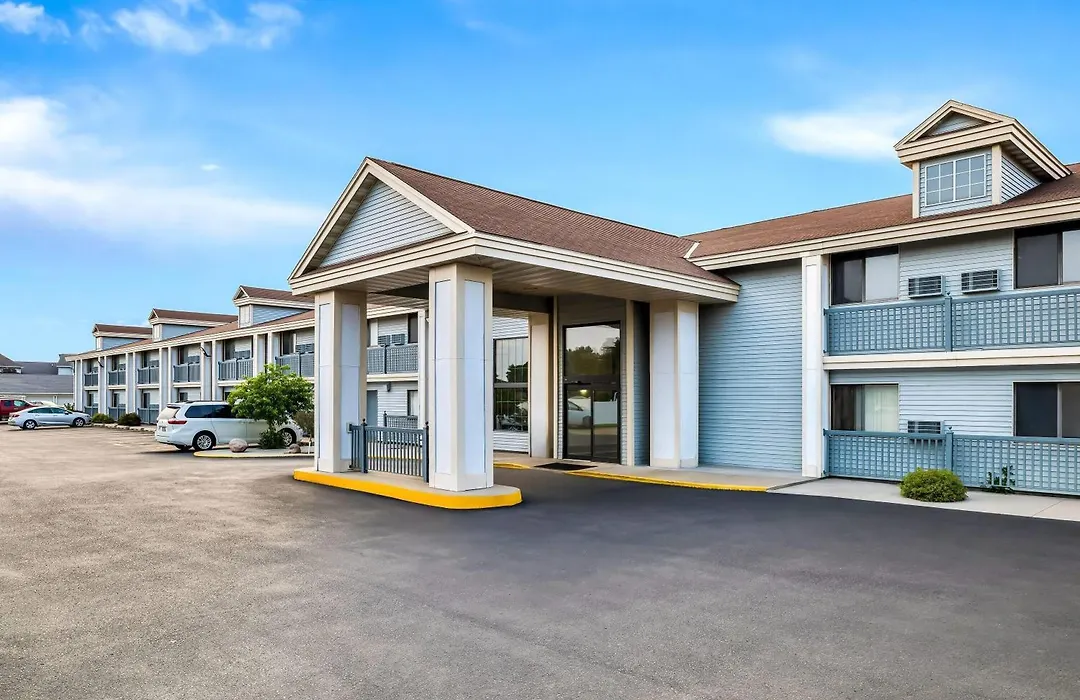 Super 8 By Wyndham La Crosse-1